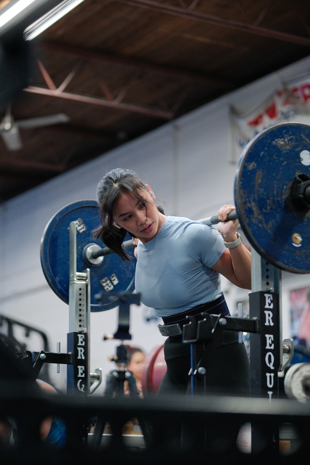 Isabelle reracking a squat